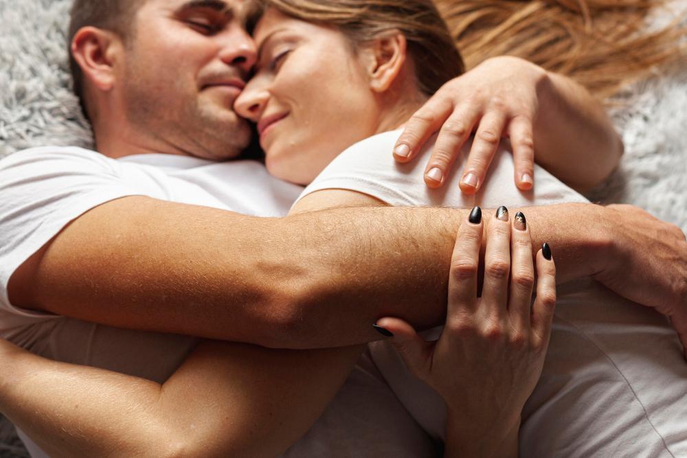 Cómo jugar con la temperatura en el sexo: hielo, calor y sensaciones extremas   