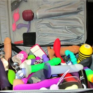 viajar con juguetes eroticos 2 1 300x300 - Consejos para viajar con juguetes eróticos