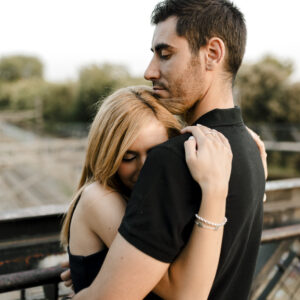 Aprovechar a estrechar los vinculos 300x300 - Cómo son las relaciones de pareja en la nueva normalidad